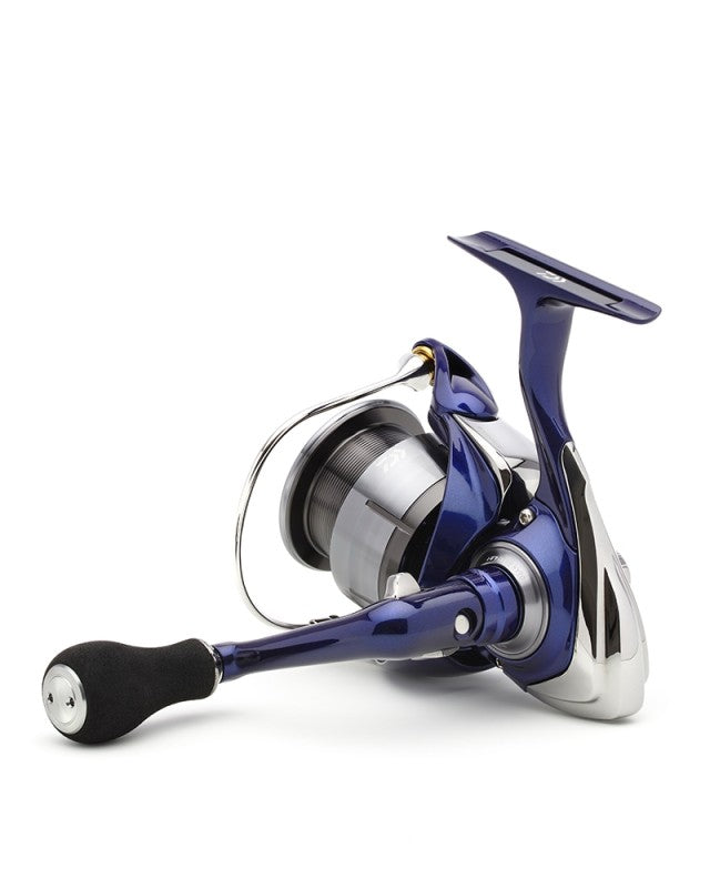 Макара с преден аванс DAIWA '24 TDR MATCH & FEEDER QD в син цвят, показваща ротор и шпула.