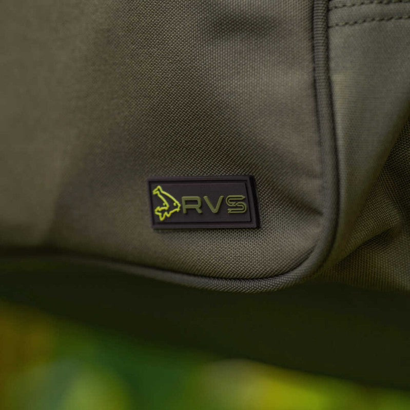 Сак AVID RVS CARRYALL - MEDIUM logo detail on durable fabric background