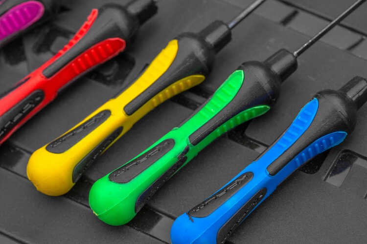 Комплект игли KORUM TI - BAITING NEEDLE SET в различни цветове с ергономични дръжки за удобство
