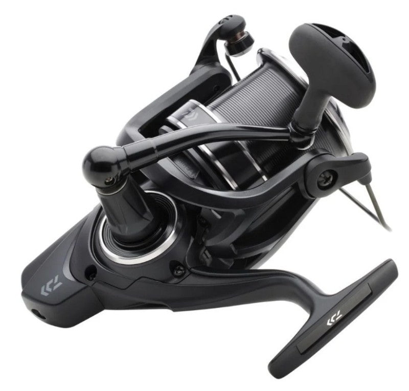 Макара DAIWA '23 EMBLEM 35 SCW QD – риболовна макара с иновативен дизайн и технологии за високи дистанции при кастинг.