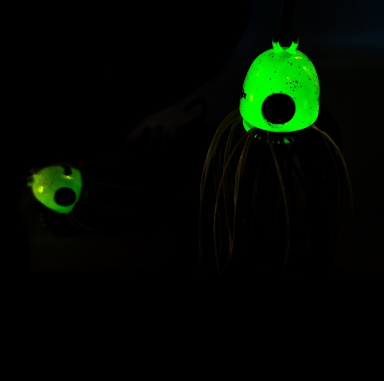 Монтаж за сом BLACK CAT Battle Teaser Glow In The Dark - 170g с дълги гумени пипала, пулсира под водата.