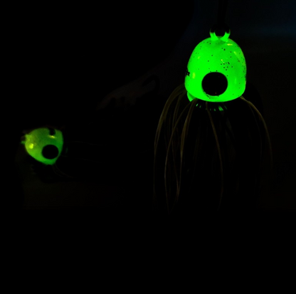 Монтаж за сом BLACK CAT Battle Teaser Glow In The Dark - 170g с дълги гумени пипала, пулсира под водата.