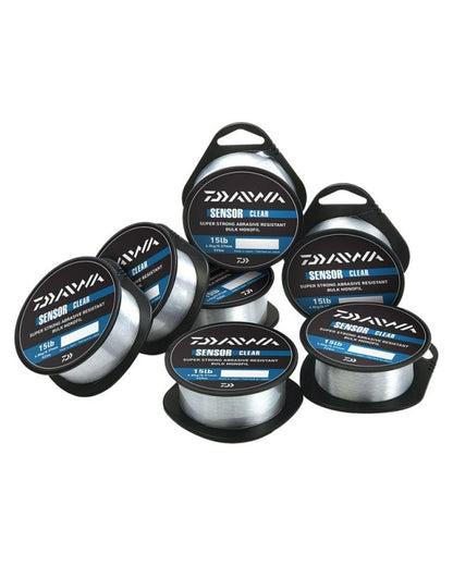 Монофилно влакно Daiwa Sensor Clear - 300 метра, примамливо и здраво, представено на ролки.