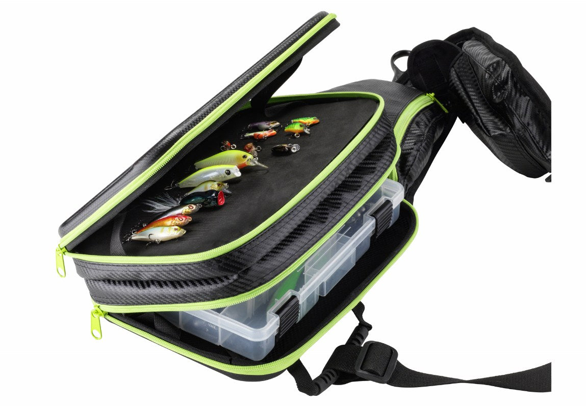 Чанта за примамки DAIWA PROREX ROVING BAG с множество отделения за лесен достъп до риболовни принадлежности.