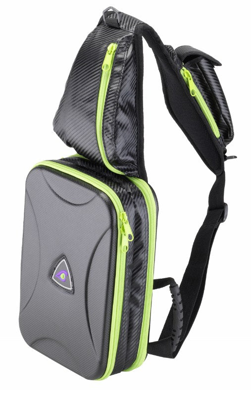Чанта за примамки DAIWA PROREX ROVING BAG с твърда обвивка и множество отделения за риболовни принадлежности.