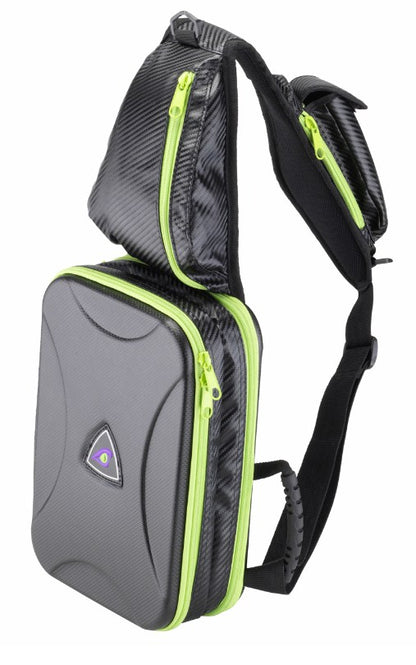 Чанта за примамки DAIWA PROREX ROVING BAG с твърда обвивка и множество отделения за риболовни принадлежности.