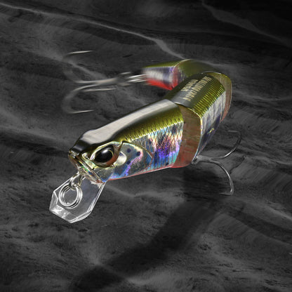 Воблер Duo SPEARHEAD RYUKI QUATTRO 90S - 9.0cm/14.0gr - Sinking fishing lure on a dark background.