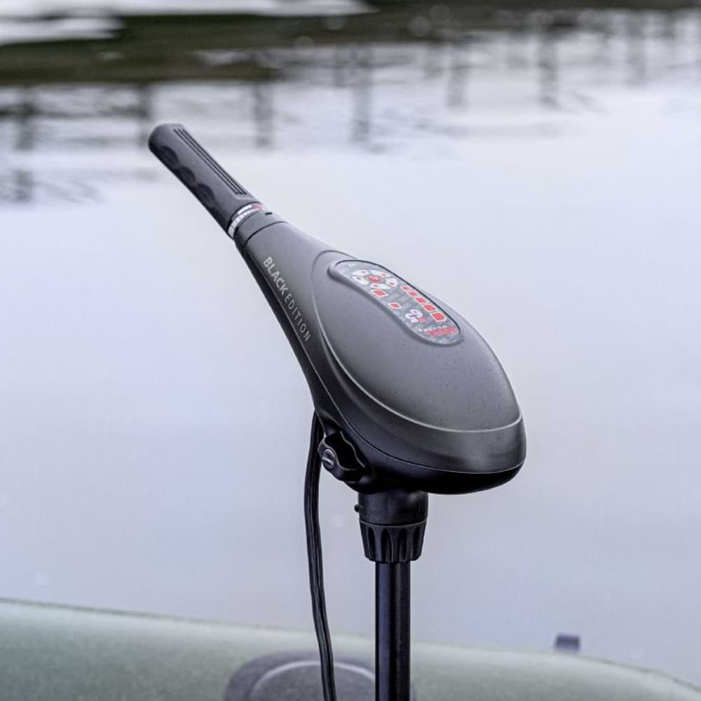 Електрически двигател RHINO BE55 BLACK EDITION ELECTRIC OUTBOARD MOTOR control panel on a boat