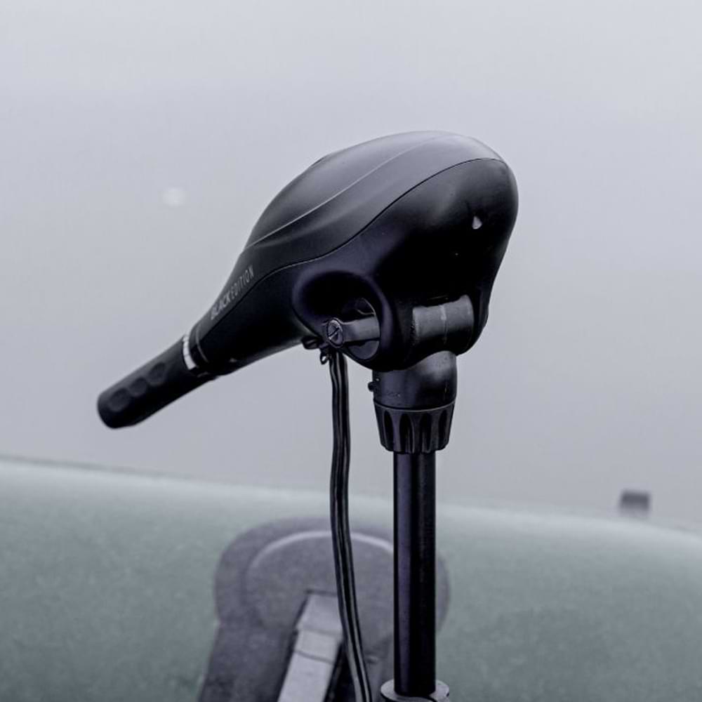 Електрически двигател RHINO BE55 BLACK EDITION ELECTRIC OUTBOARD MOTOR mounted on a boat.