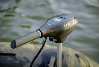 Електрически двигател RHINO DX55V ELECTRIC OUTBOARD MOTOR 106cm на лодка, с дисплей и управление.