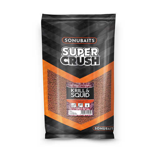 Захранка SONUBAITS Super Crush Krill & Squid - 2kg в опаковка на черен фон с оранжеви елементи.