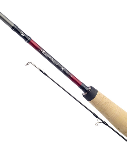 Въдица за мухарски риболов DAIWA SILVERCREEK X TROUT FLY - 2.43/2.74m, детайлна снимка на дълги секции и ръкохватка.