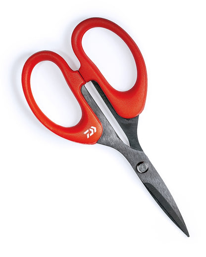 Ножица за плетени и монофилни влакна DAIWA SERRATED SCISSORS с червени дръжки и остри стоманени остриета.