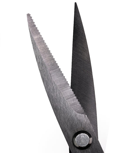 Ножица за плетени и монофилни влакна DAIWA SERRATED SCISSORS с издръжливи стоманени остриета и назъбен ръб.