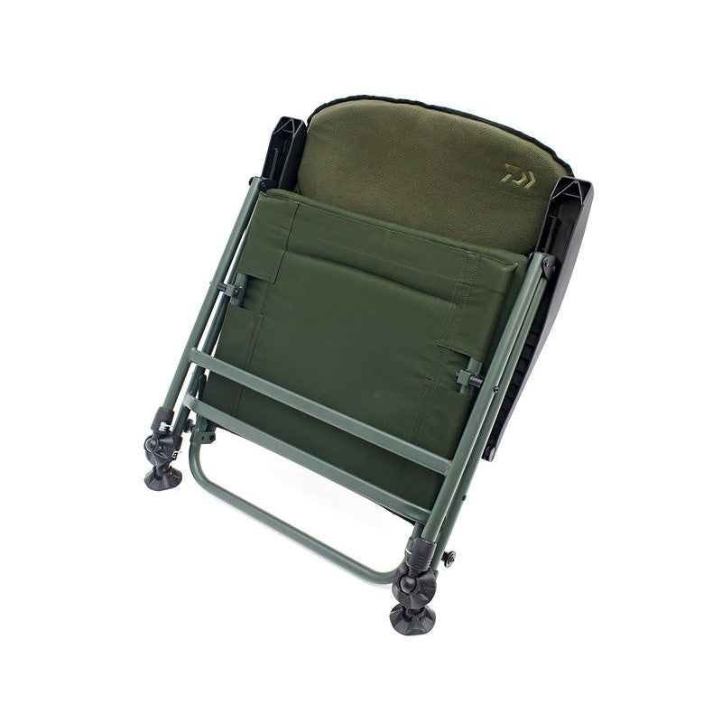 Сгъваем стол DAIWA Black Widow Adjustable Arm Chair