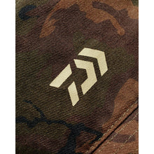 Шапка DAIWA Carp Camo Bucket Hat - универсален размер, камуфлажен дизайн с лого на DAIWA.