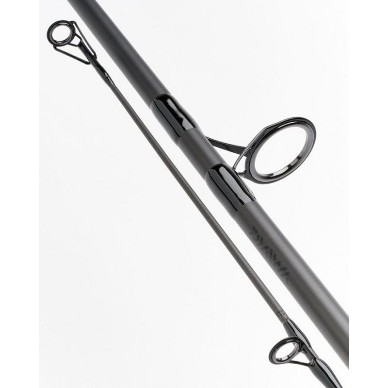 Шаранджийска въдица DAIWA D CARP - 3.60m/3.5lbs с мощна и лека конструкция, идеална за начинаещи шаранджии.