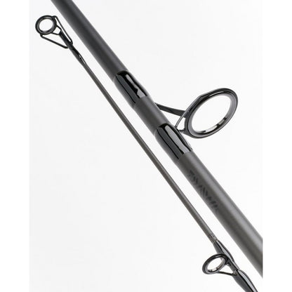 Шаранджийска въдица DAIWA D CARP - 3.60m/3.5lbs с мощна и лека конструкция, идеална за начинаещи шаранджии.