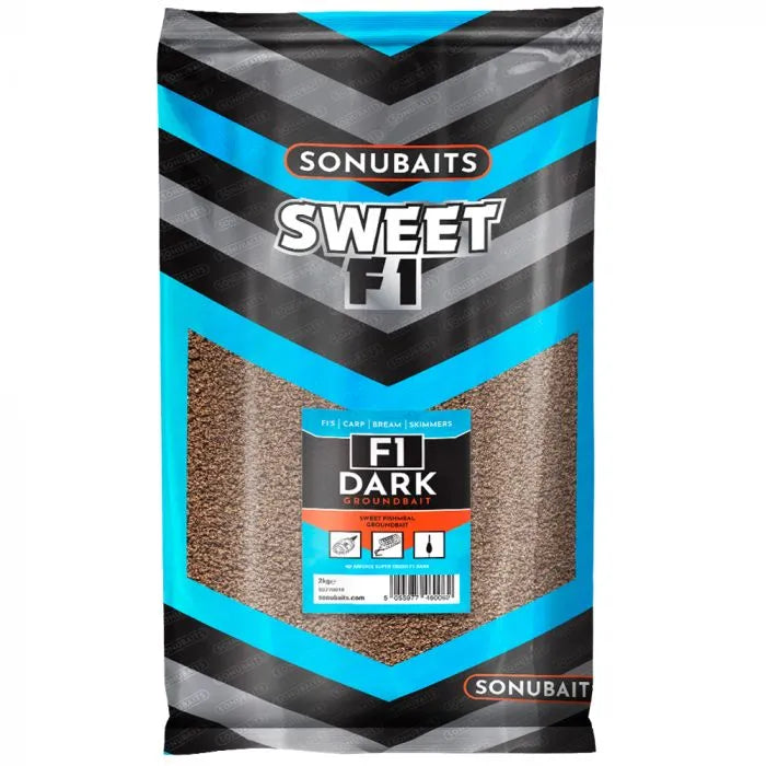 Захранка SONUBAITS F1 Dark - 2kg в опаковка, идеална за риболов на каракуда и шарани.