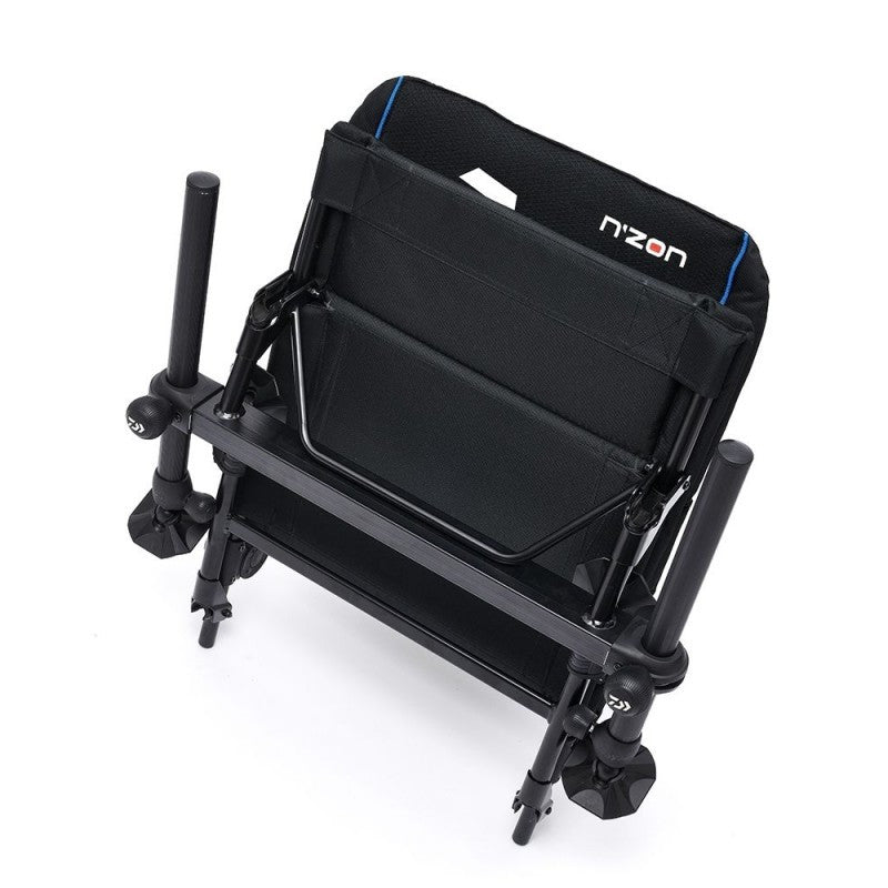 Фидер стол Daiwa NZON System 36 Feeder Chair вид отгоре, с регулируеми крака и меко покритие за комфорт.