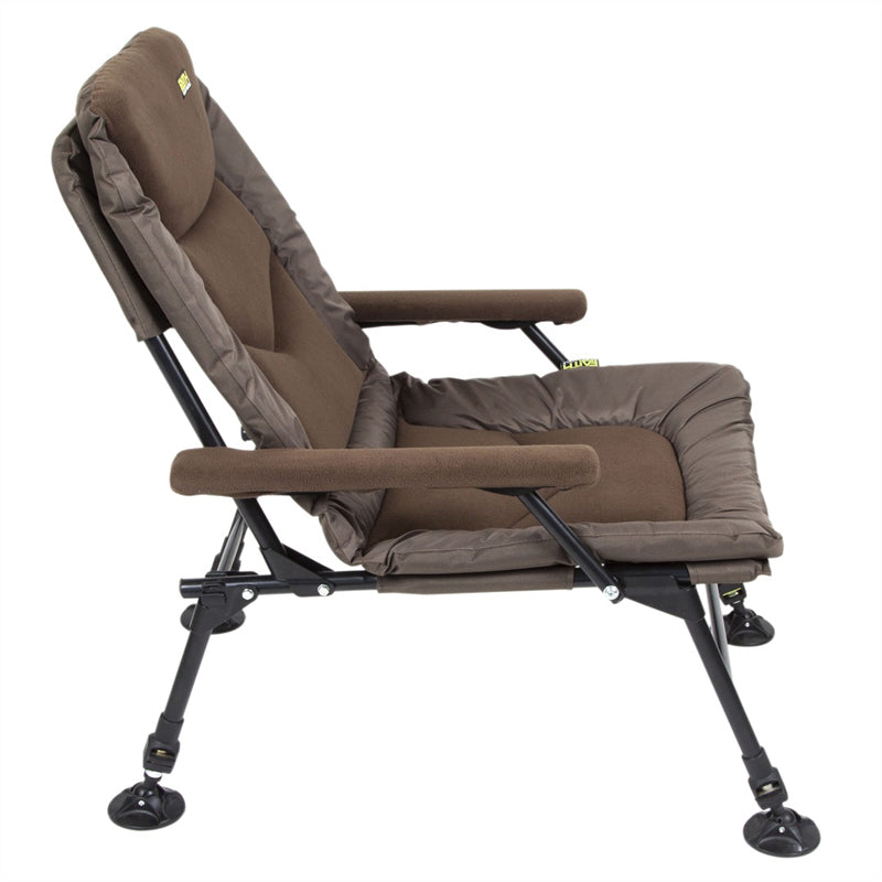 Стол FAITH Mistress L Chair FAI4204 в кафяв цвят с метална конструкция и удобен подлакътник.