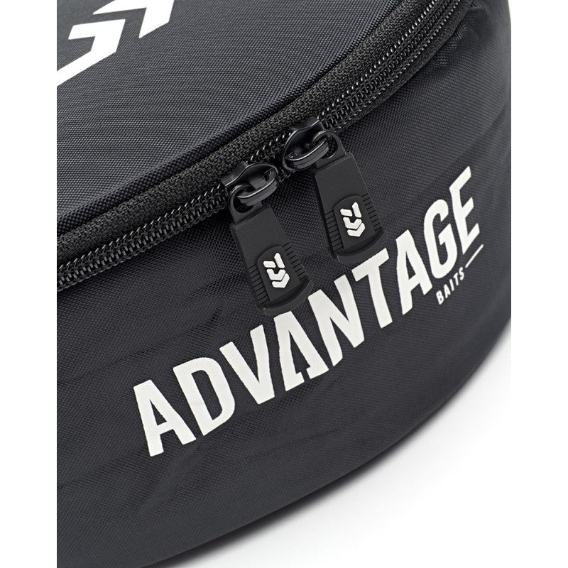 Термо чанта Daiwa ADVANTAGE THERMAL BUCKET BAGS - 12/18L with zippered closure and logo detailing.