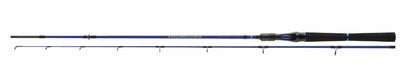 Спининг въдица Daiwa TRIFORCE TS CASTER - 2.10m/7-28gr на фона на бял плат, представяща ултра модерен дизайн.